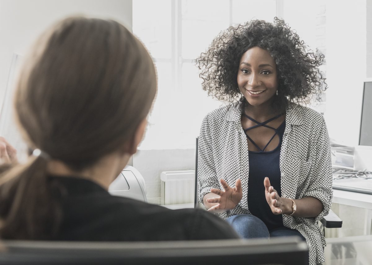 Cinco dicas para desenvolver comunicação assertiva em mulheres – Do Micro Ao Macro – CartaCapital
