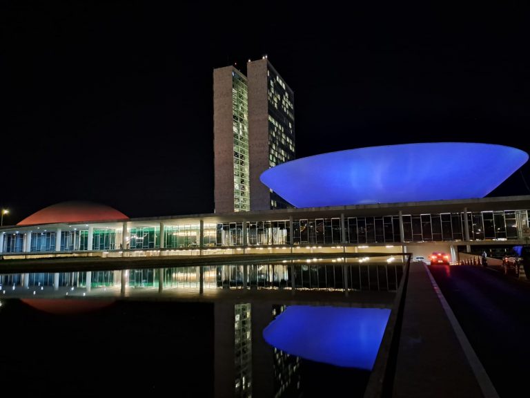 Congresso recebe iluminação especial pelo Dia Mundial do Rim - Notícias