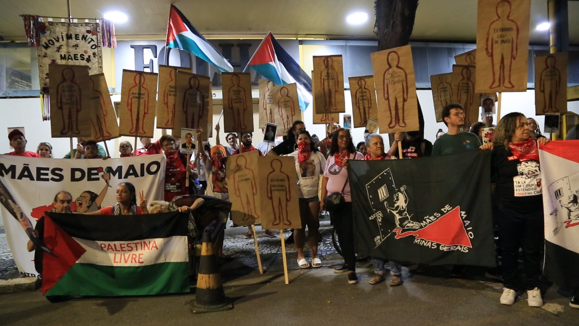 Cordão da Mentira realiza 12º desfile denunciando crimes do Estado brasileiro de ontem e hoje