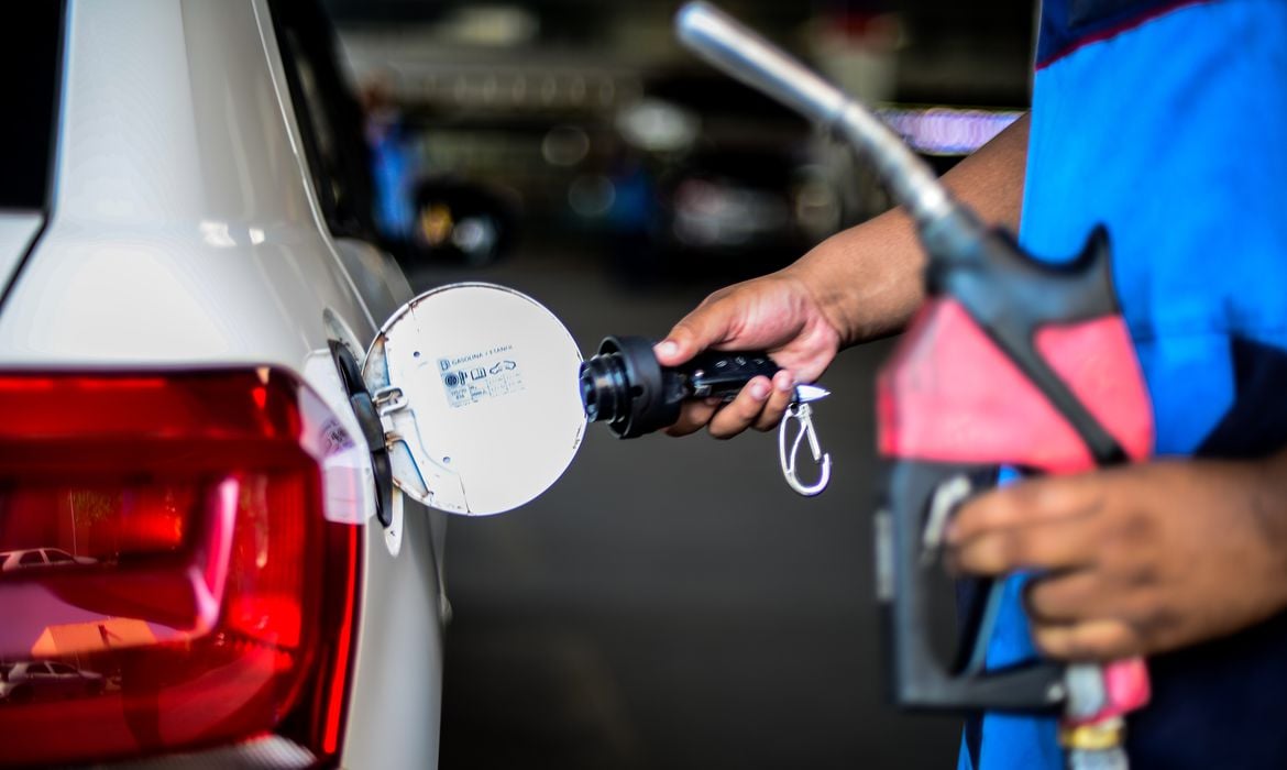 Inalação do vapor de gasolina causa câncer e ameaça frentistas – Saúde – CartaCapital