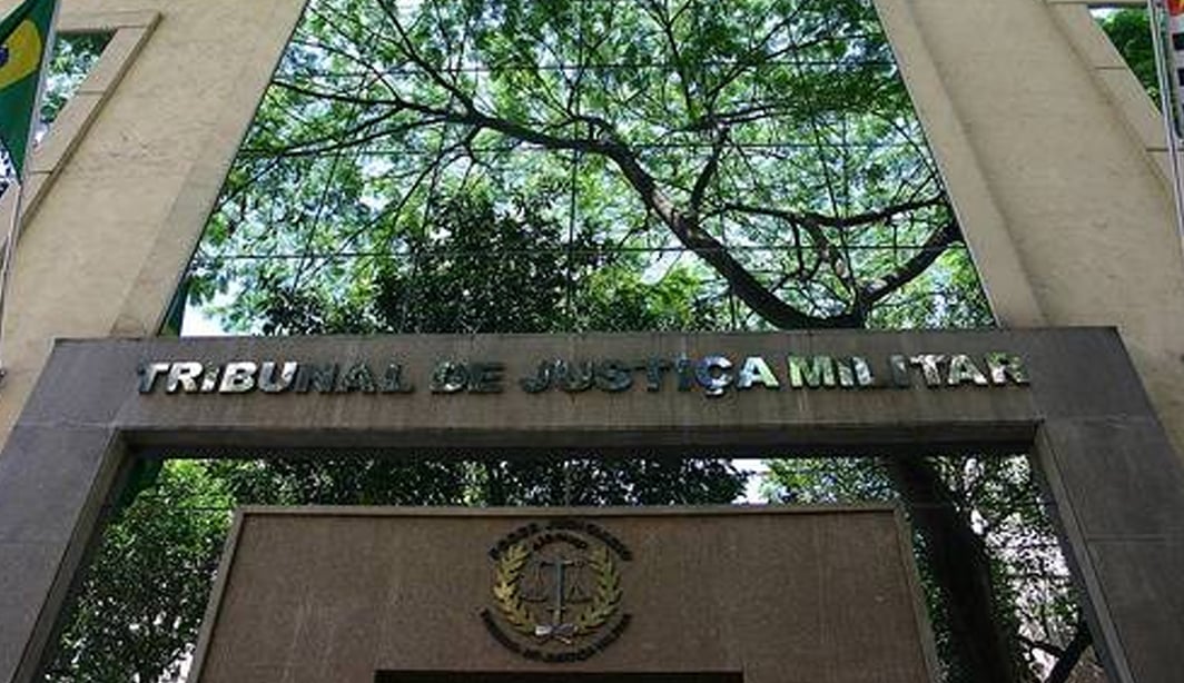 Justiça Militar aposenta compulsoriamente juiz acusado de infringir direito ao silêncio de réu – Justiça – CartaCapital