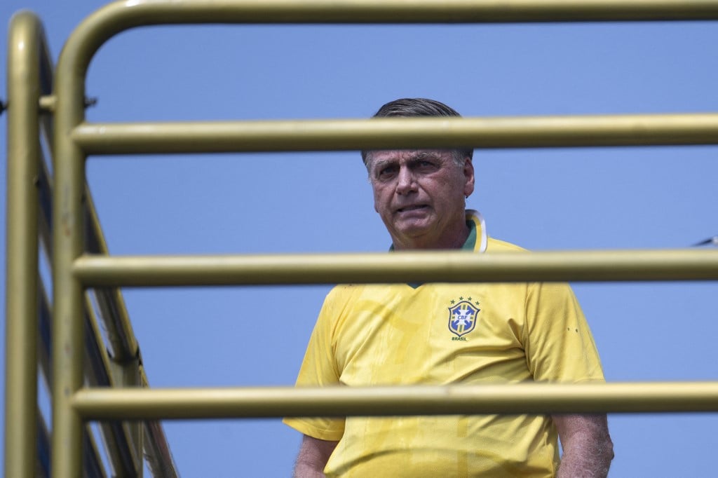 PT quer Bolsonaro com tornozeleira e proibido de se aproximar de embaixadas – Política – CartaCapital