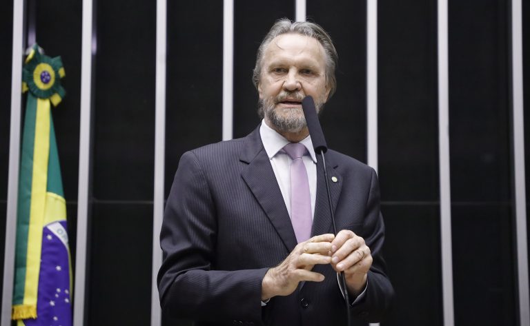 Deputado Pedro Uczai (PT-SC) fala no Plenário da Câmara dos Deputados