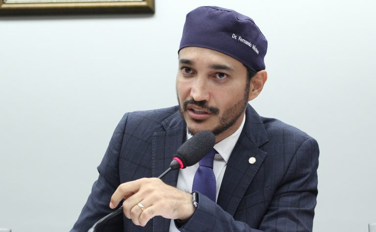 Deputado Dr. Fernando Máximo (União-RO) fala em comissão da Câmara dos Deputados