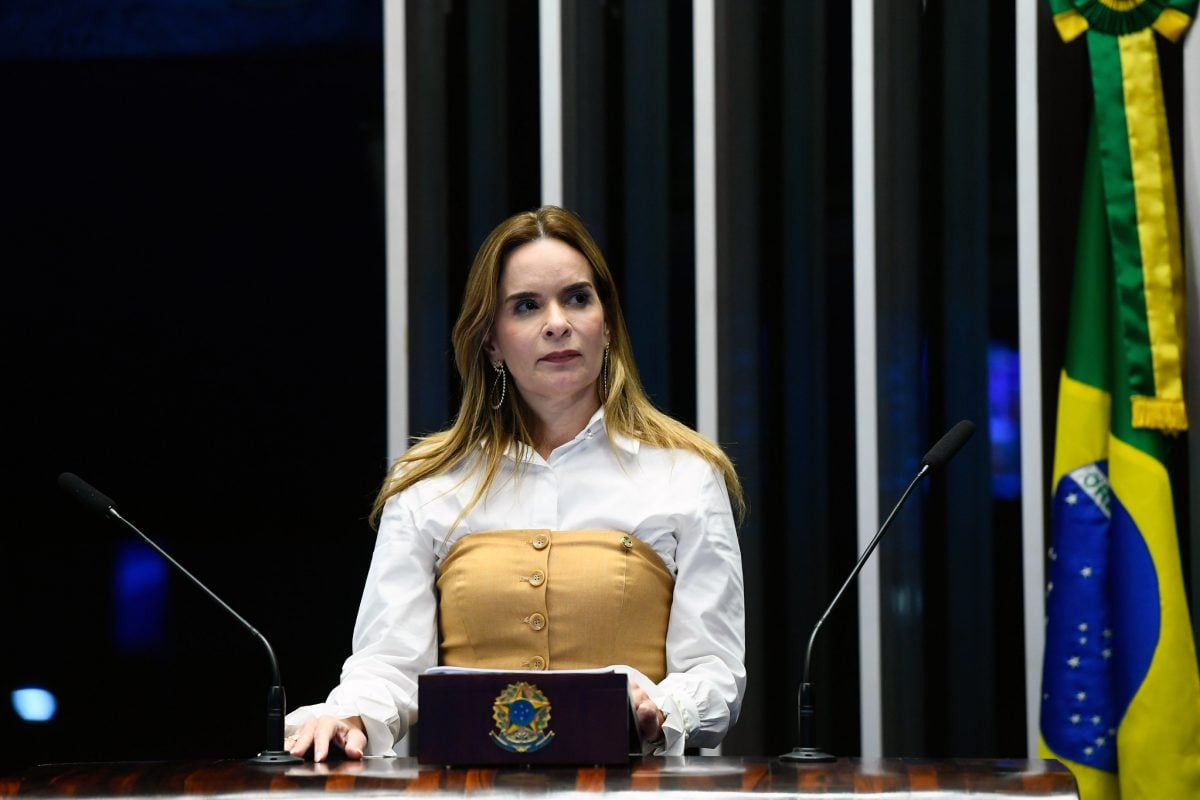 Senado aprova pena maior para crime com uso de IA contra mulheres – Política – CartaCapital