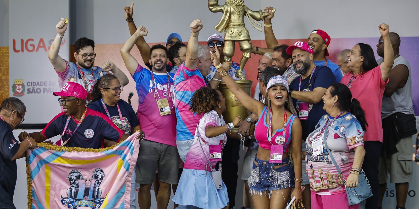Rosas de Ouro é campeã do carnaval de São Paulo