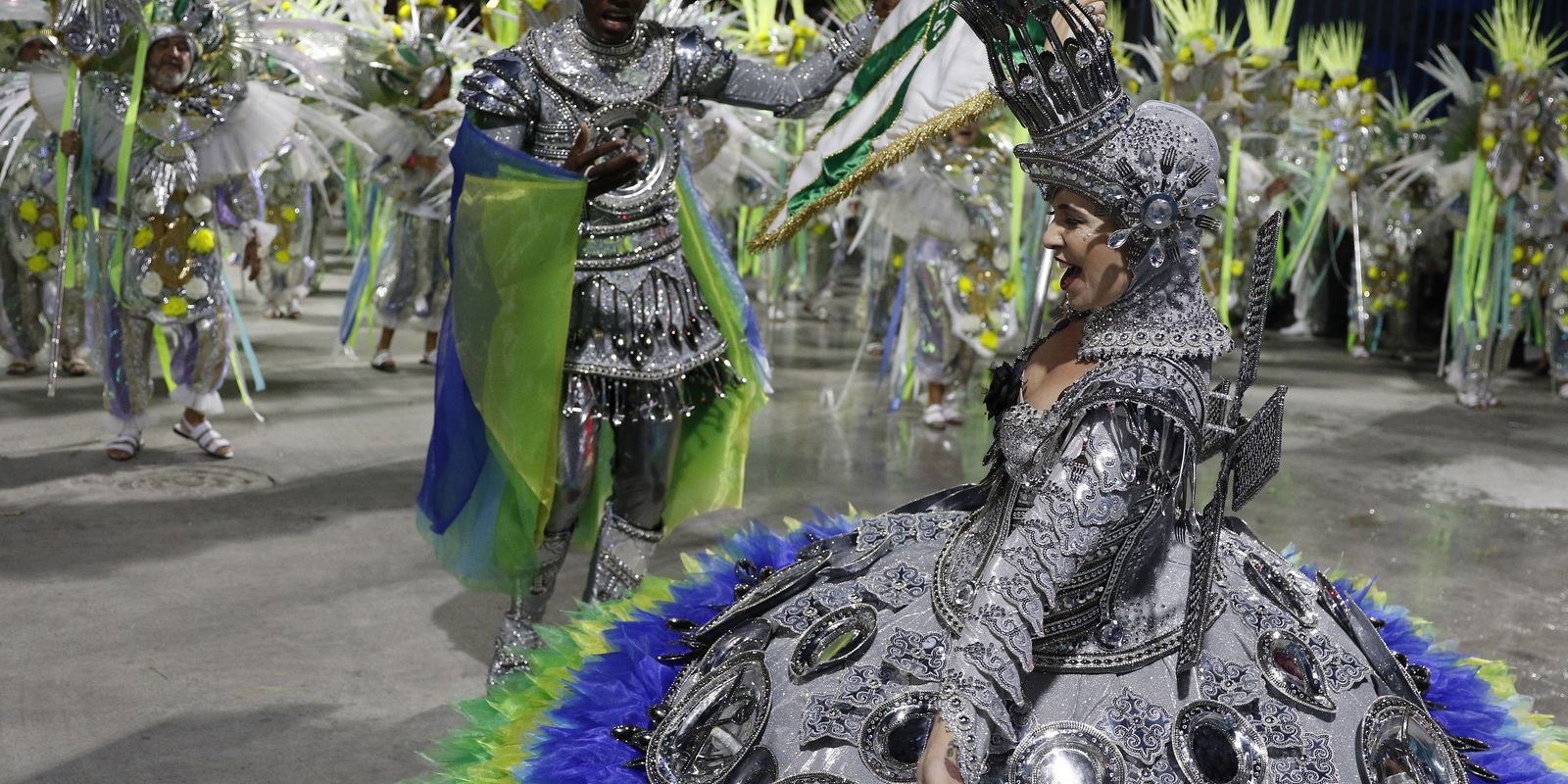 Carnaval do Rio: segundo dia de desfiles da Série Ouro tem 8 escolas