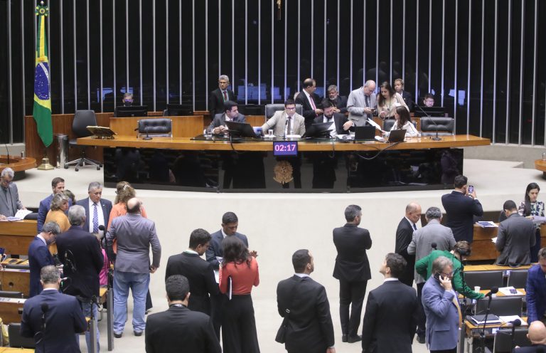 Discussão e Votação de Propostas Legislativas.