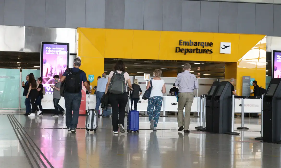Deputadas denunciam racismo em revista no aeroporto de Guarulhos