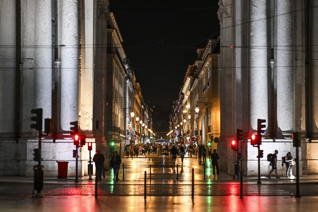 Espanha e Portugal anunciam retorno da energia elétrica após apagão