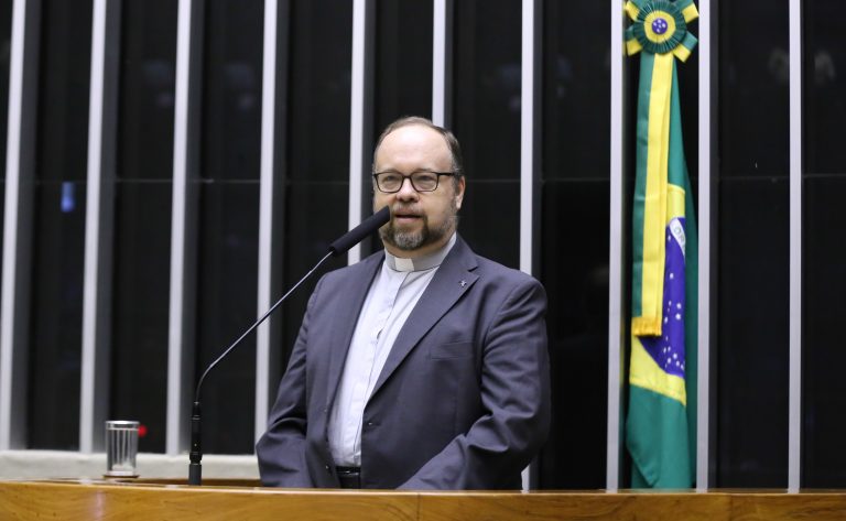 Homenagem à Campanha da Fraternidade 2025. Secretário-Executivo de Campanhas e Conferência Nacional dos Bispos do Brasil (CNBB), Jean Poul Hansen.