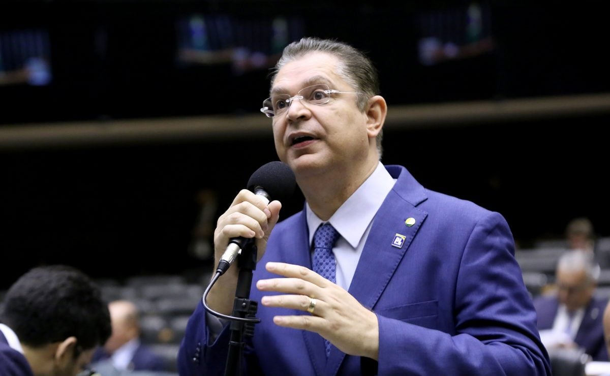 Líder do PL ameaça romper com Motta se a urgência do projeto da anistia não for pautada