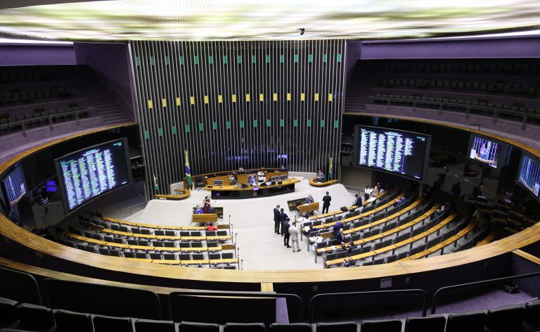 Discussão e votação de propostas legislativas.