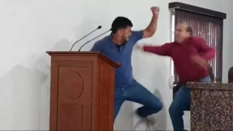 Vereadores trocam socos em MT e sessão é suspensa; assista ao vídeo