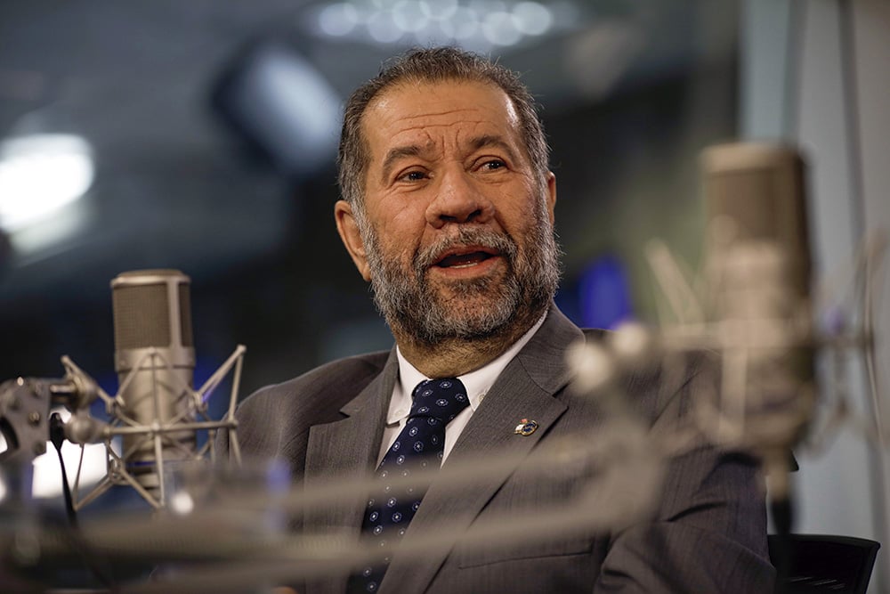 85% dos brasileiros querem que Lula demita Lupi por crise no INSS