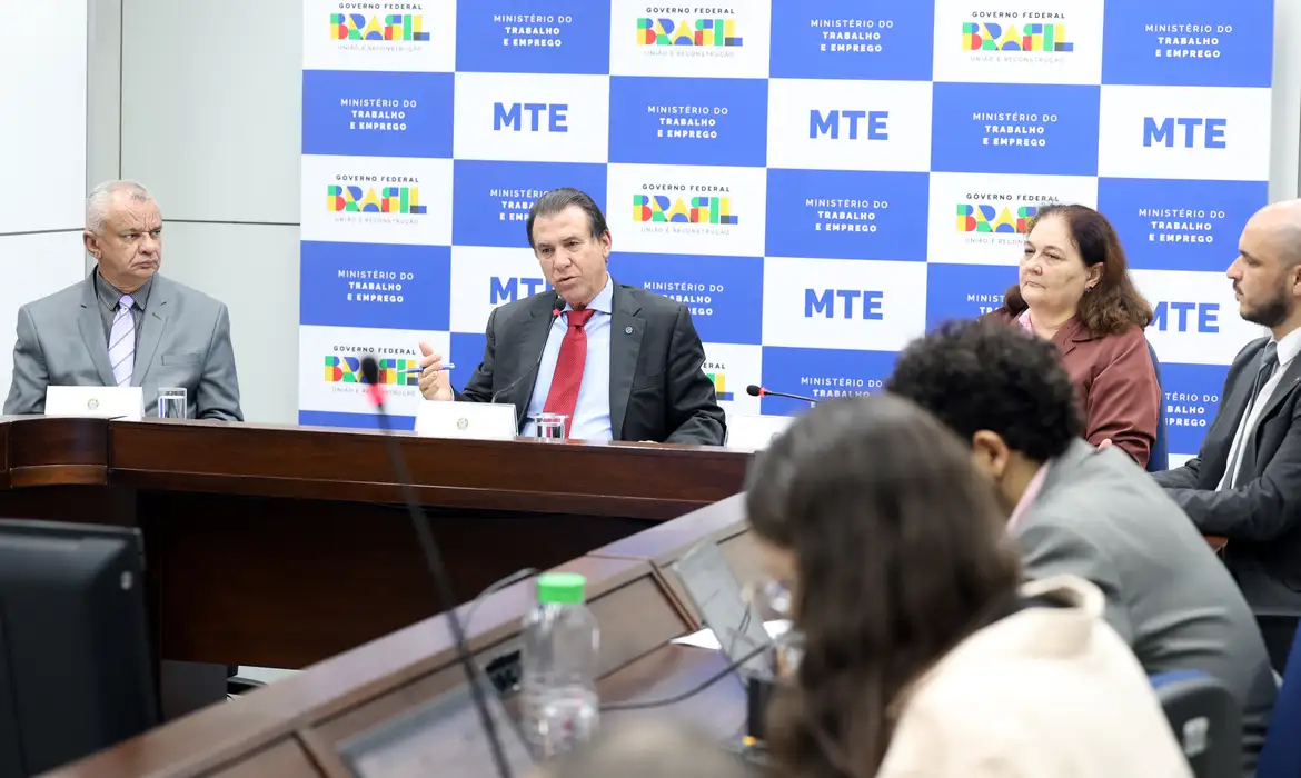 Brasil registra saldo de mais de 257 mil novos empregos em abril – Brasil de Fato