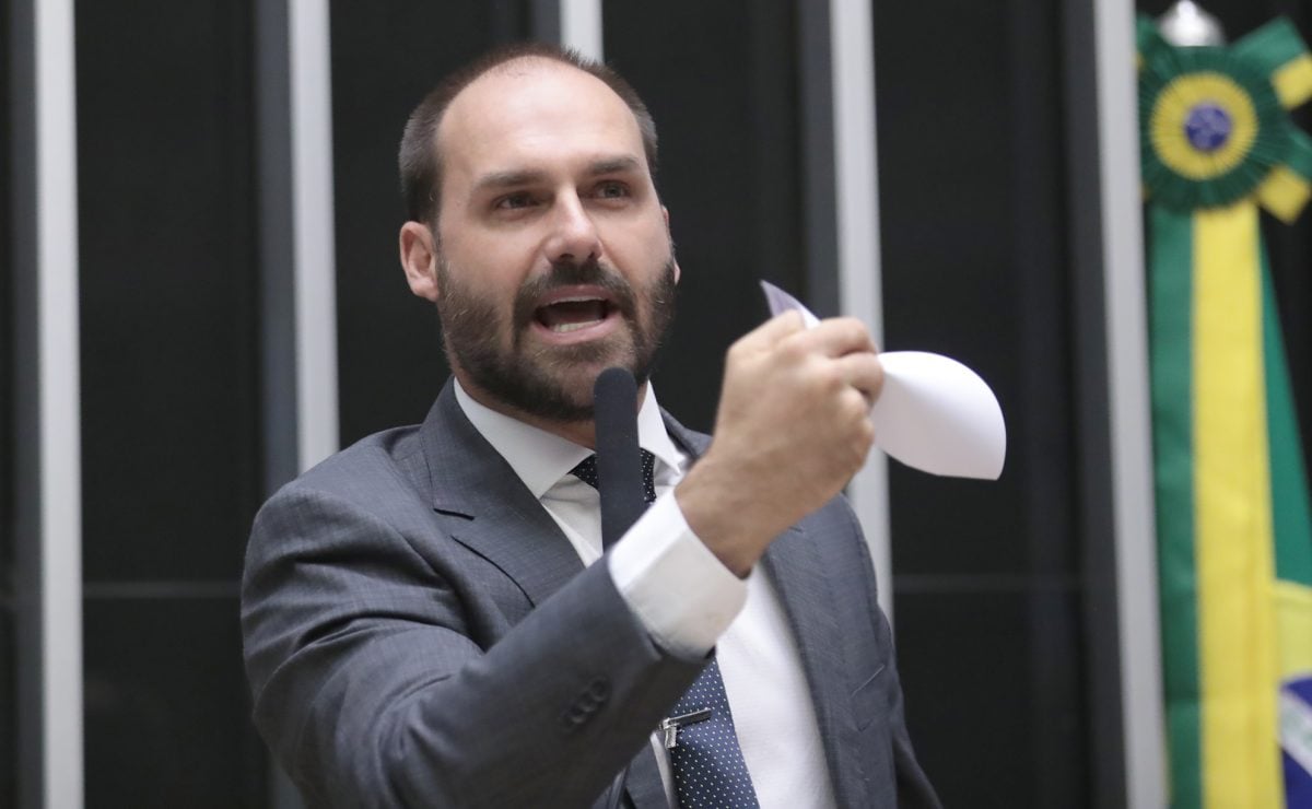 Comissão da Câmara aprova moção de solidariedade a Eduardo Bolsonaro – CartaCapital