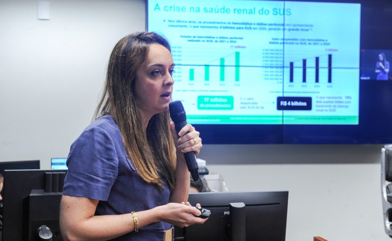 Audiência Pública - Jornada da pessoa com doença renal no SUS e as formas de diagnósticos. Presidente - Vozes do Advocacy, Vanessa Pirolo.