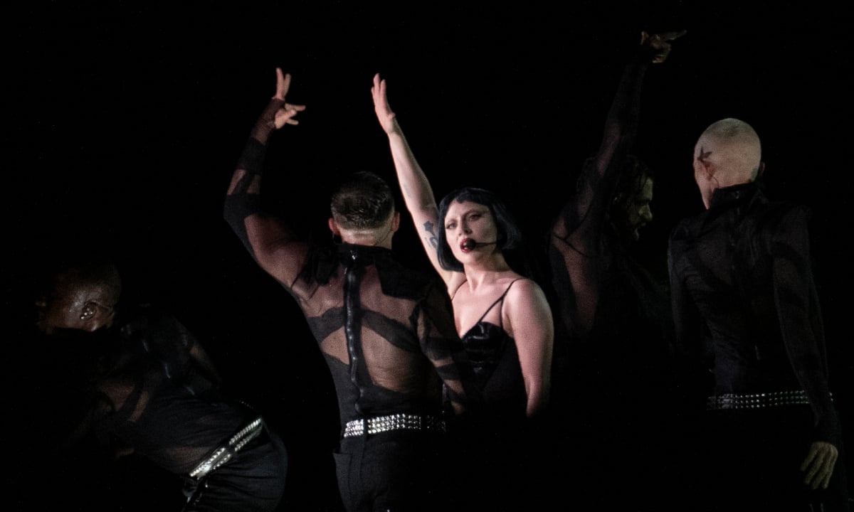 Lady Gaga incendeia Rio de Janeiro em megashow gratuito