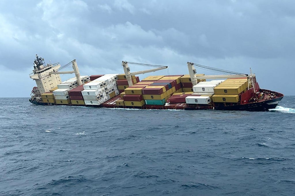 Navio cargueiro afunda na costa da Índia com produtos "perigosos" a bordo – CartaCapital