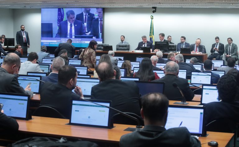 Discussão e votação de propostas legislativas