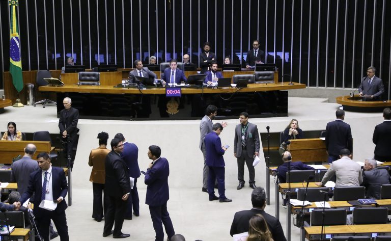 Discussão e Votação de Propostas Legislativas.