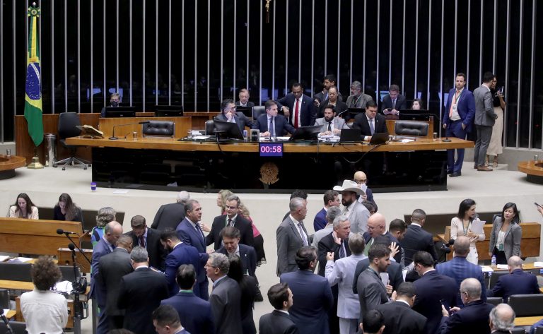 Discussão e Votação de Propostas Legislativas.