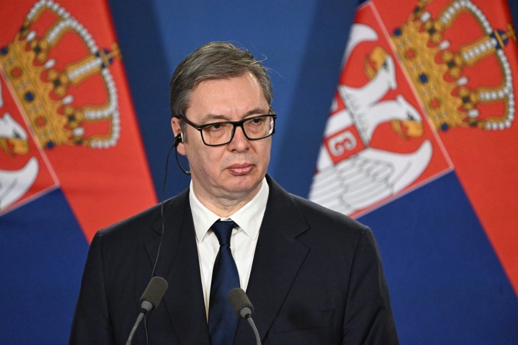 Presidente da Sérvia é internado em hospital militar após retornar dos Estados Unidos