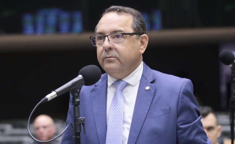 Deputado Adriano do Baldy (PP-GO) fala no Plenário da Câmara dos Deputados