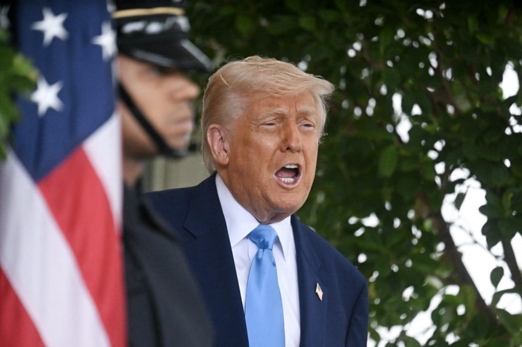 Trump ameaça Apple com tarifa de 25% para iPhones fabricados fora dos EUA – CartaCapital