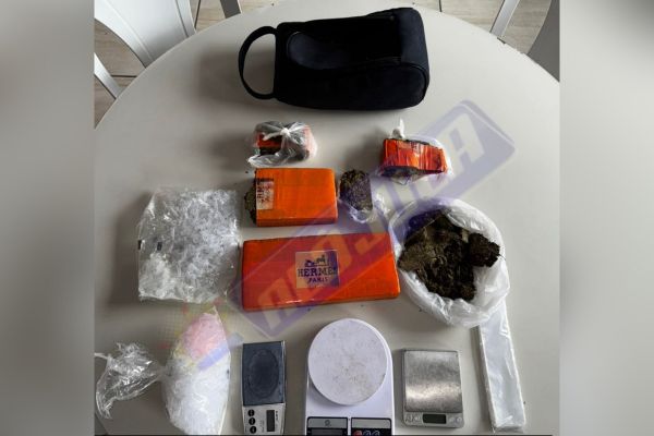 mulher é presa pela PM por tráfico de drogas em Simões Filho