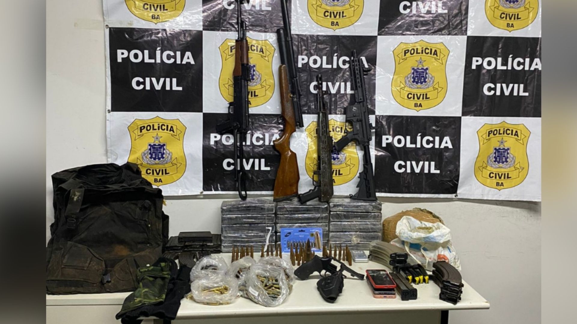 polícia apreende fuzis de uso restrito e drogas na Chapada Diamantina