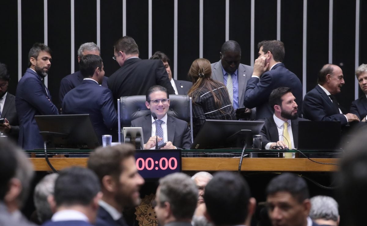 Após cobrança por cortes, Motta pauta urgência de projeto que reduz incentivos fiscais – CartaCapital