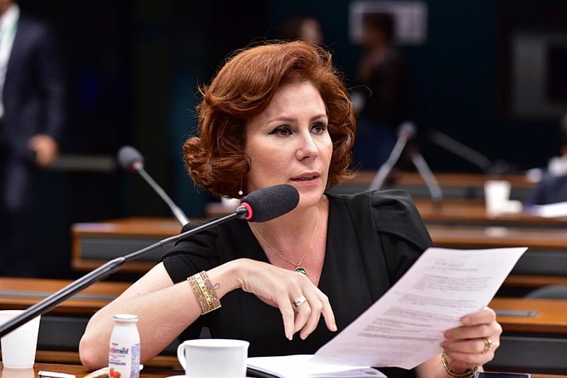 Câmara autoriza licença para Zambelli; deputada é considerada foragida – Brasil de Fato