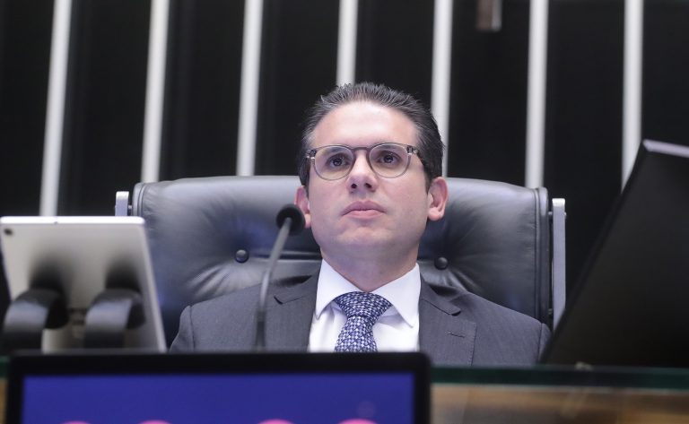 Deputados analisam pedido de urgência para projeto que suspende aumento do IOF; acompanhe - Notícias