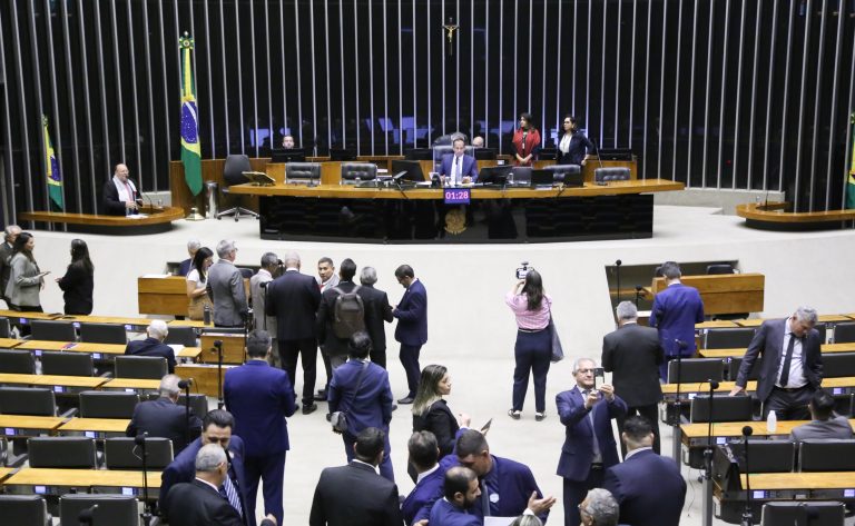 Discussão e Votação de Propostas Legislativas.