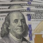 Dólar cai para R$ 5,43 e atinge menor valor desde setembro