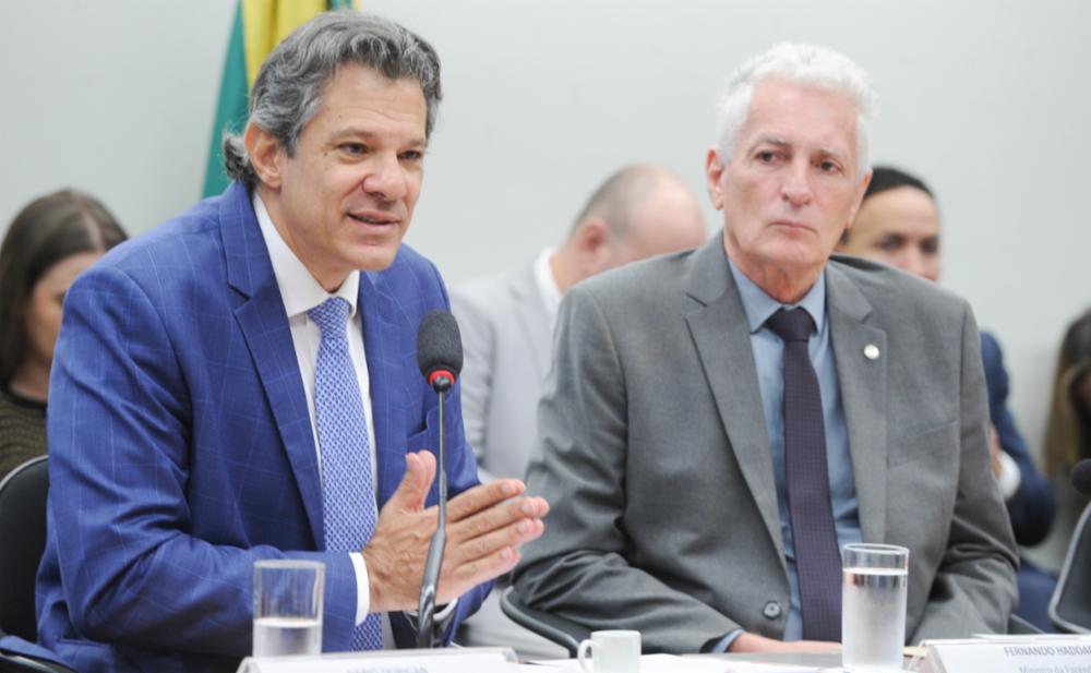 Haddad diz que Brasil tem 'problema dramático de distribuição de renda' e pede aumento de isenção do IR