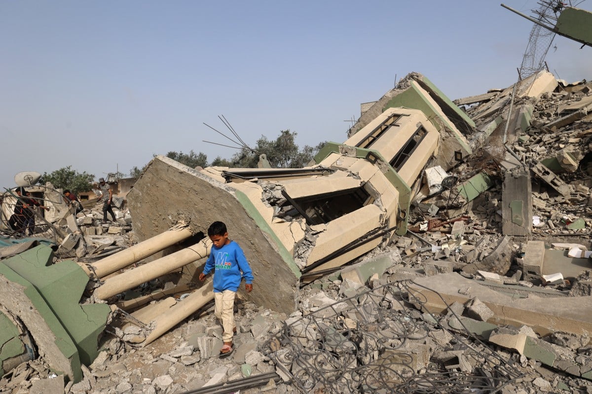 Israel mata 120 palestinos que buscavam ajuda e total de mortes em Gaza chega a 55 mil