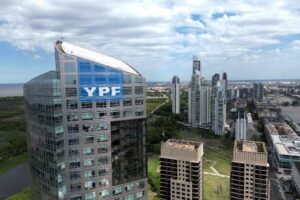 Juíza dos EUA manda Argentina entregar 51% das ações da YPF – CartaCapital