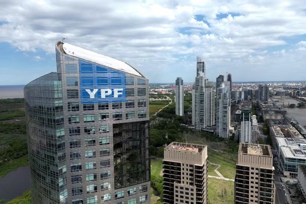 Juíza dos EUA manda Argentina entregar 51% das ações da YPF – CartaCapital