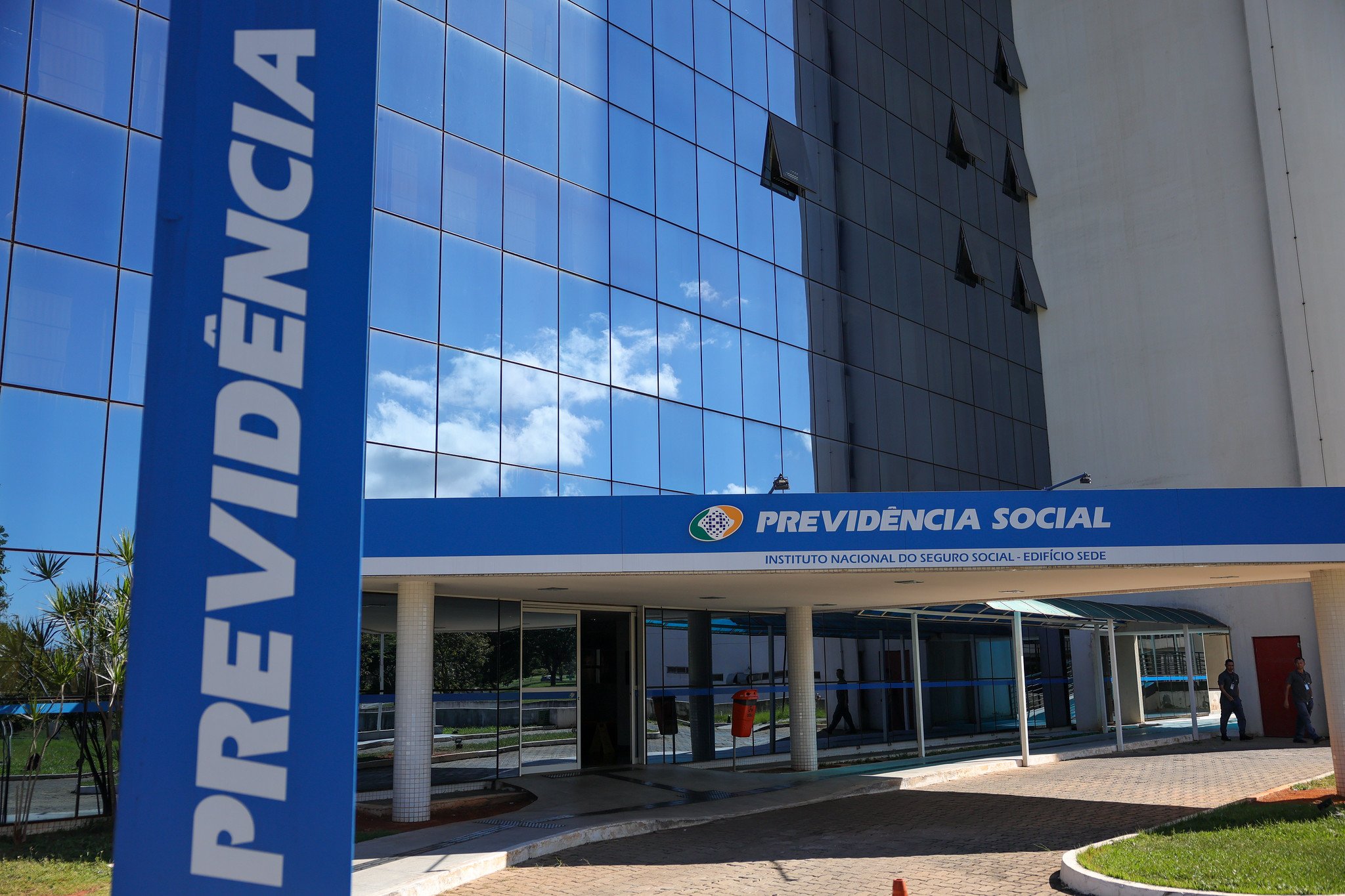 Justiça bloqueia R$ 23,8 milhões de suspeitos de fraude contra INSS – Brasil de Fato