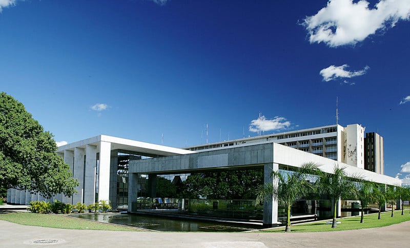 Justiça do DF suspende licença de água para instalação de usina termelétrica