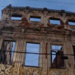 veículos voltam à circular em rua do Santo Antônio Além do Carmo após casarão ser demolido