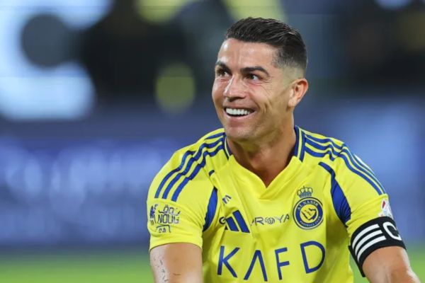 Cristiano Ronaldo renova com o Al-Nassr até 2027