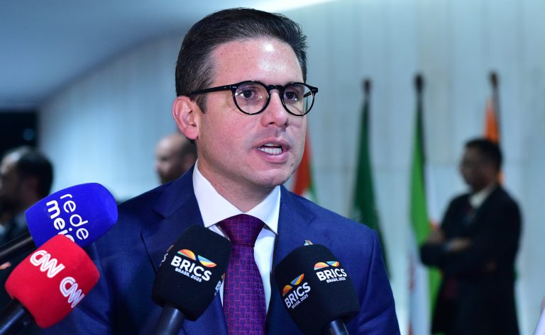 Motta concede entrevista coletiva