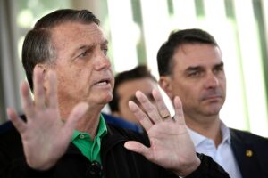 Bolsonaro se nega a mostrar tornozeleira na TV: 'Tenho vergonha' – CartaCapital