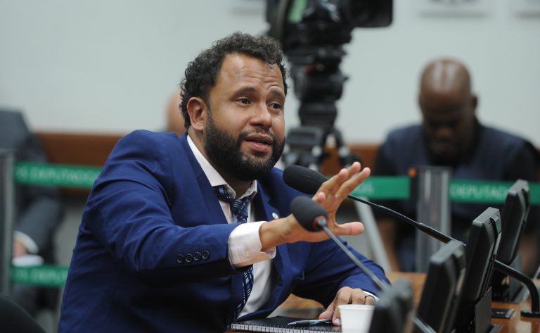Instalação da comissão e eleição de presidente e vice-presidentes. Dep. Pastor Henrique Vieira (PSOL - RJ)