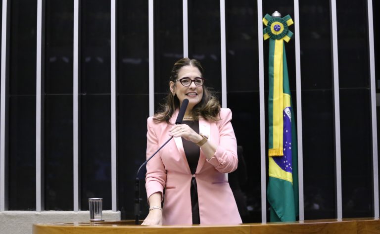 Homenagem aos 48 anos da Igreja Universal do Reino de Deus. Dep. Rogéria Santos (REPUBLICANOS - BA)