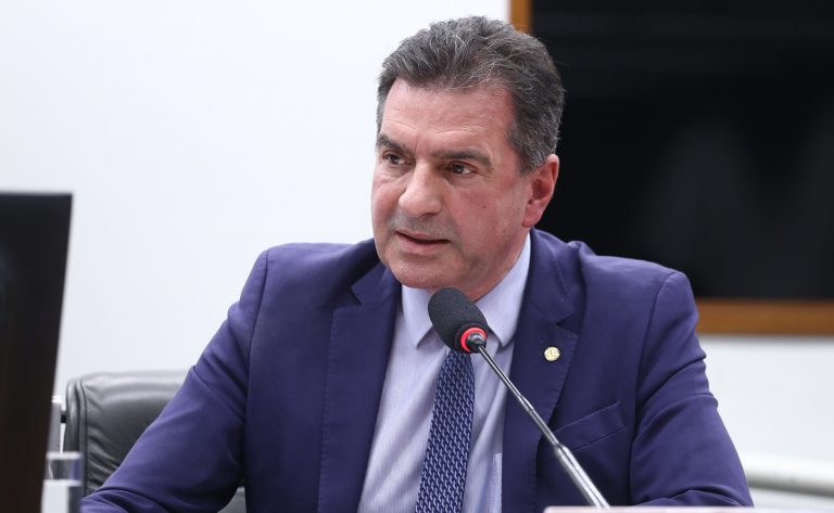 Deputado Cobalchini (MDB-SC) fala em comissão da Câmara dos Deputados
